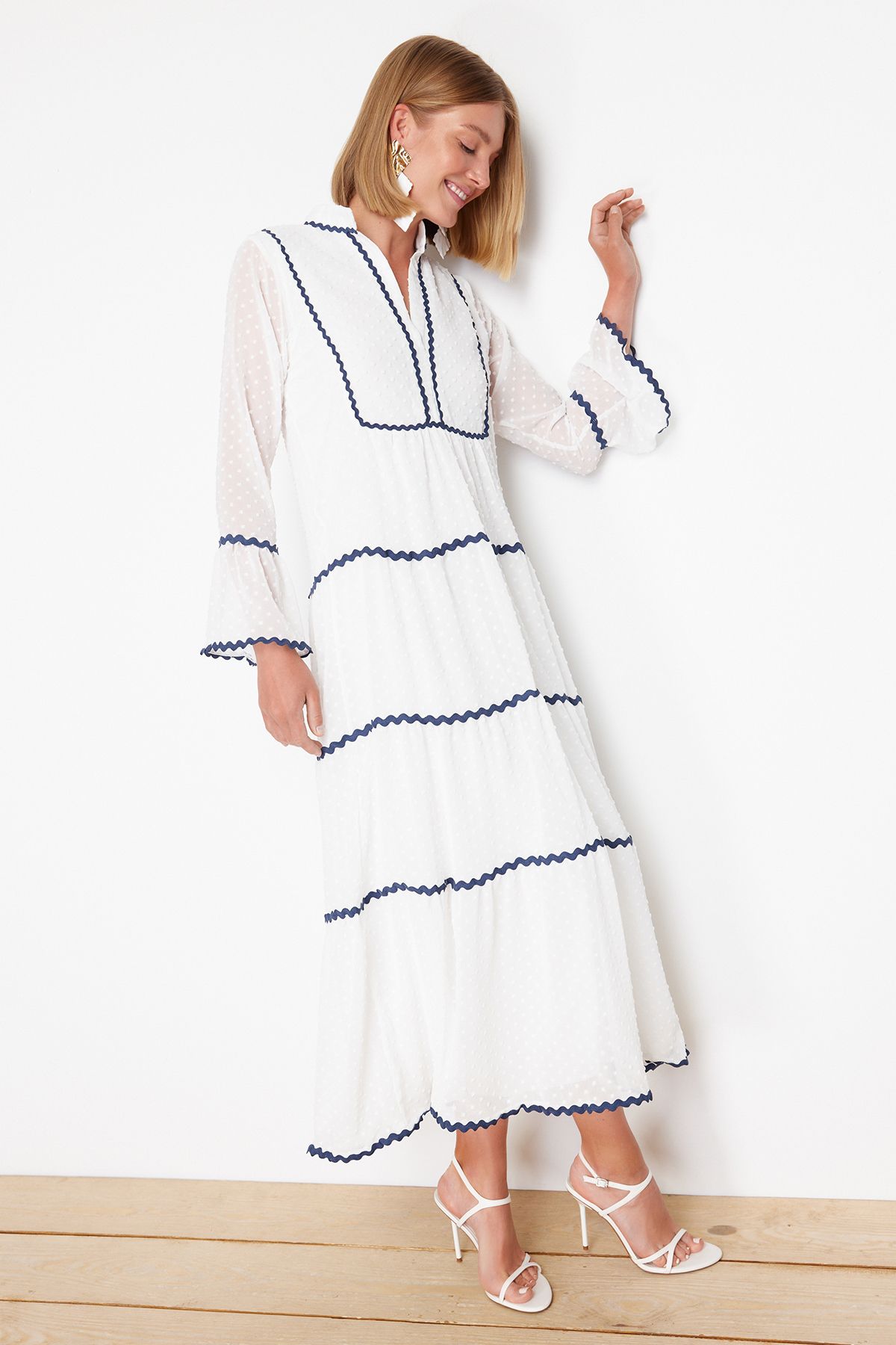 Trendyol Modest-Šaty s bambulí z šifonu Ecru s texturou - TCTSS24EB00201 3