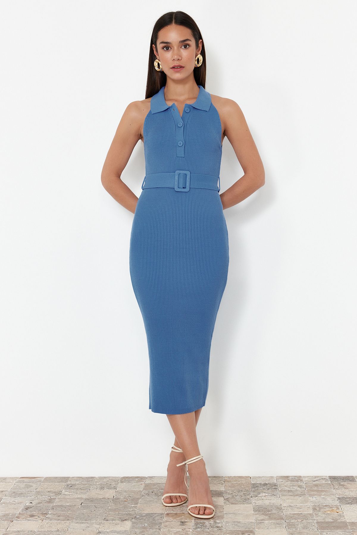 Trendyol Collection Midi šaty s modrým páskem TWOSS22EL1031