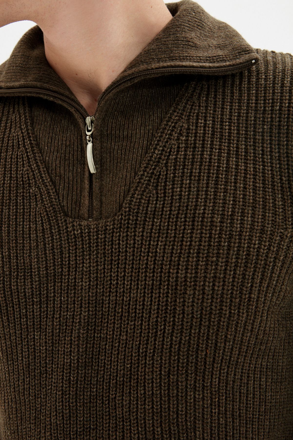 Trendyol Collection-Brauner Fischer-Strickpullover aus normaler Wolle mit Reißverschluss TMNAW22KZ0347 10