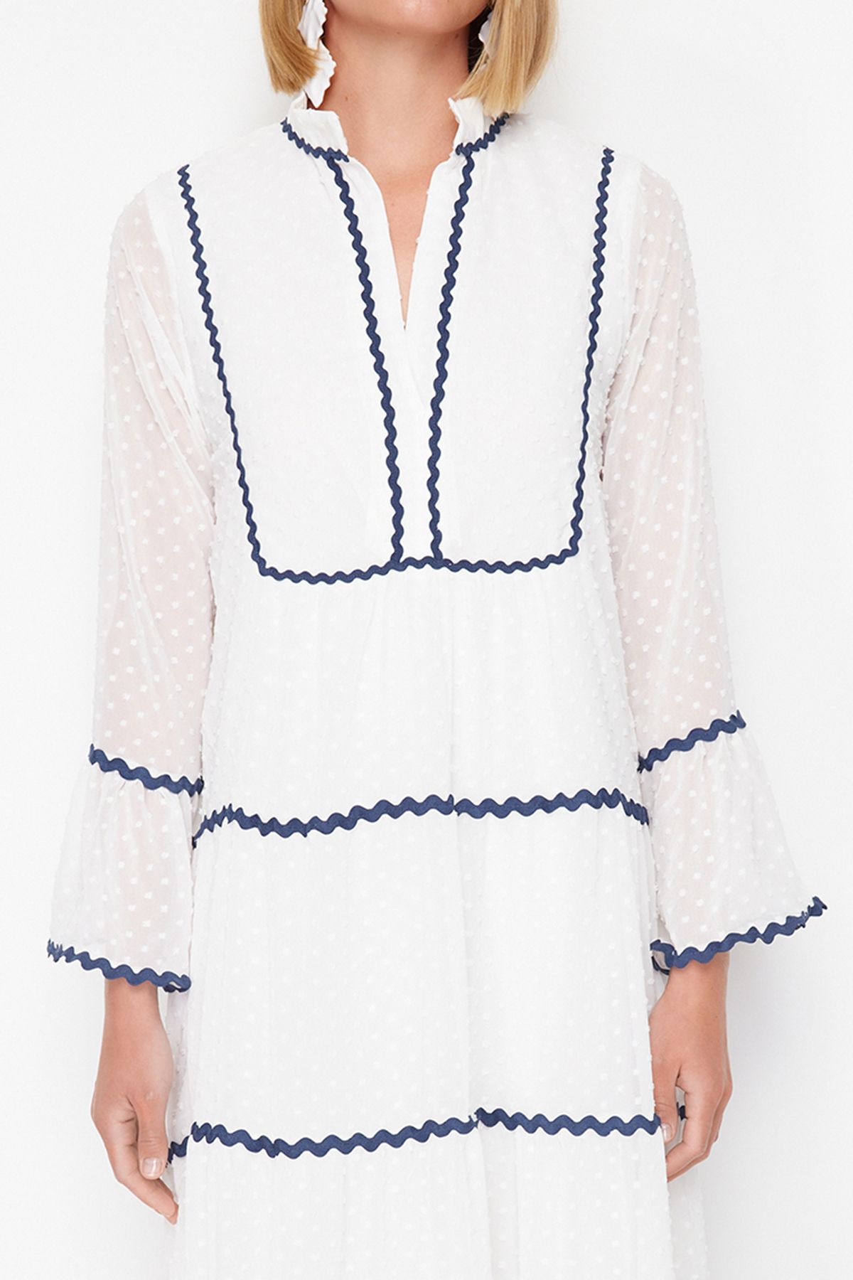 Trendyol Modest-Šaty s bambulí z šifonu Ecru s texturou - TCTSS24EB00201 4