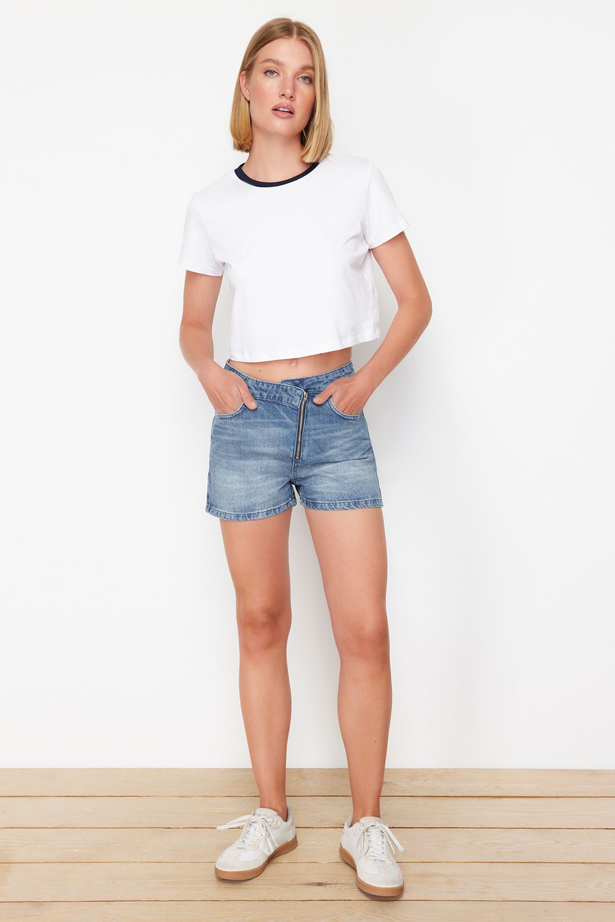 Trendyol Collection Niebieskie Szorty Dżinsowe Z Wysokim Stanem I Szczegółami Twoss24sr00189 Kobieta - 34