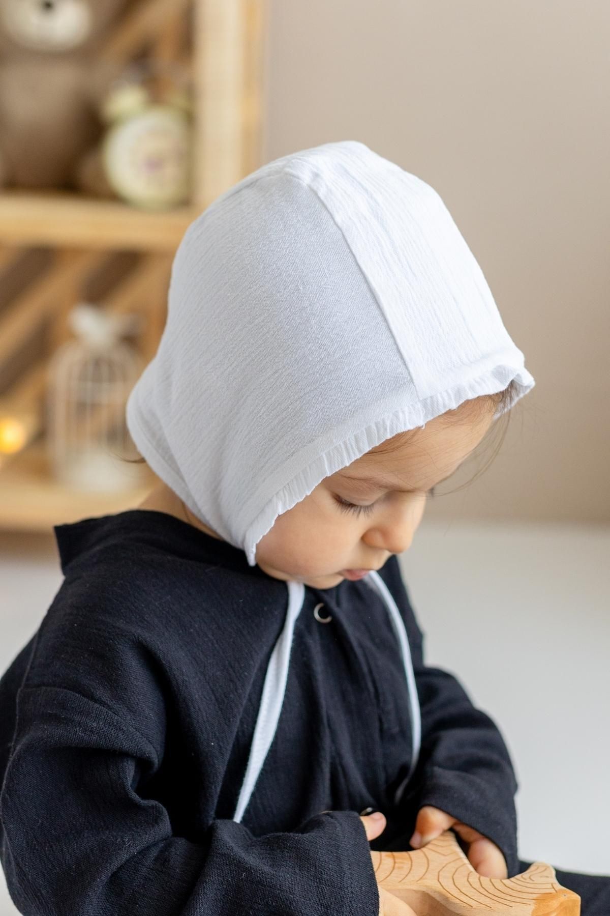 BeyzBaby Şile Bezi Bebek Beyaz Bonnet Ince Fırfırlı Müslin Şapka fotoğrafı 2 (önizleme)