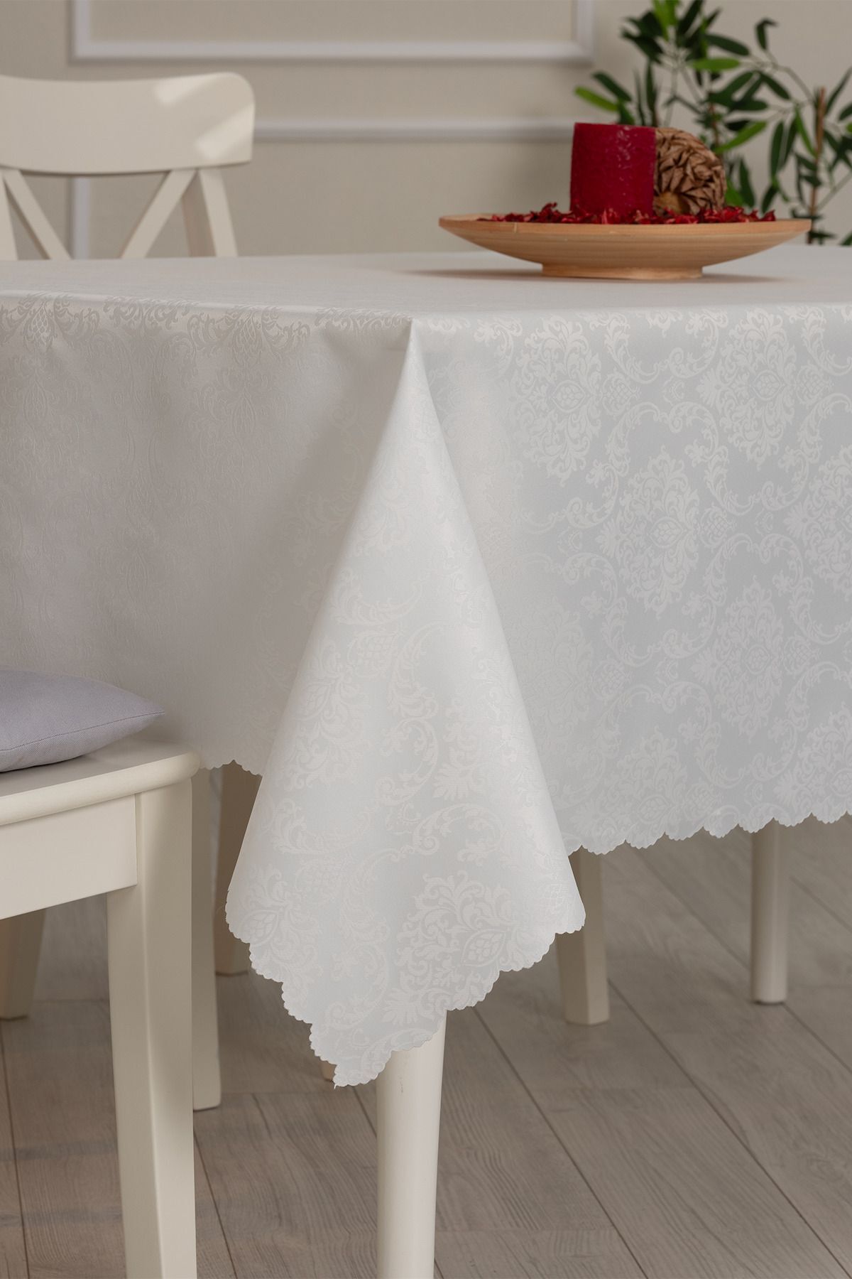 GOLDEN LAUREL Dertsiz Leke Tutmaz Jakarlı Polyester Günlük Kullanım Masa Örtüsü Krem