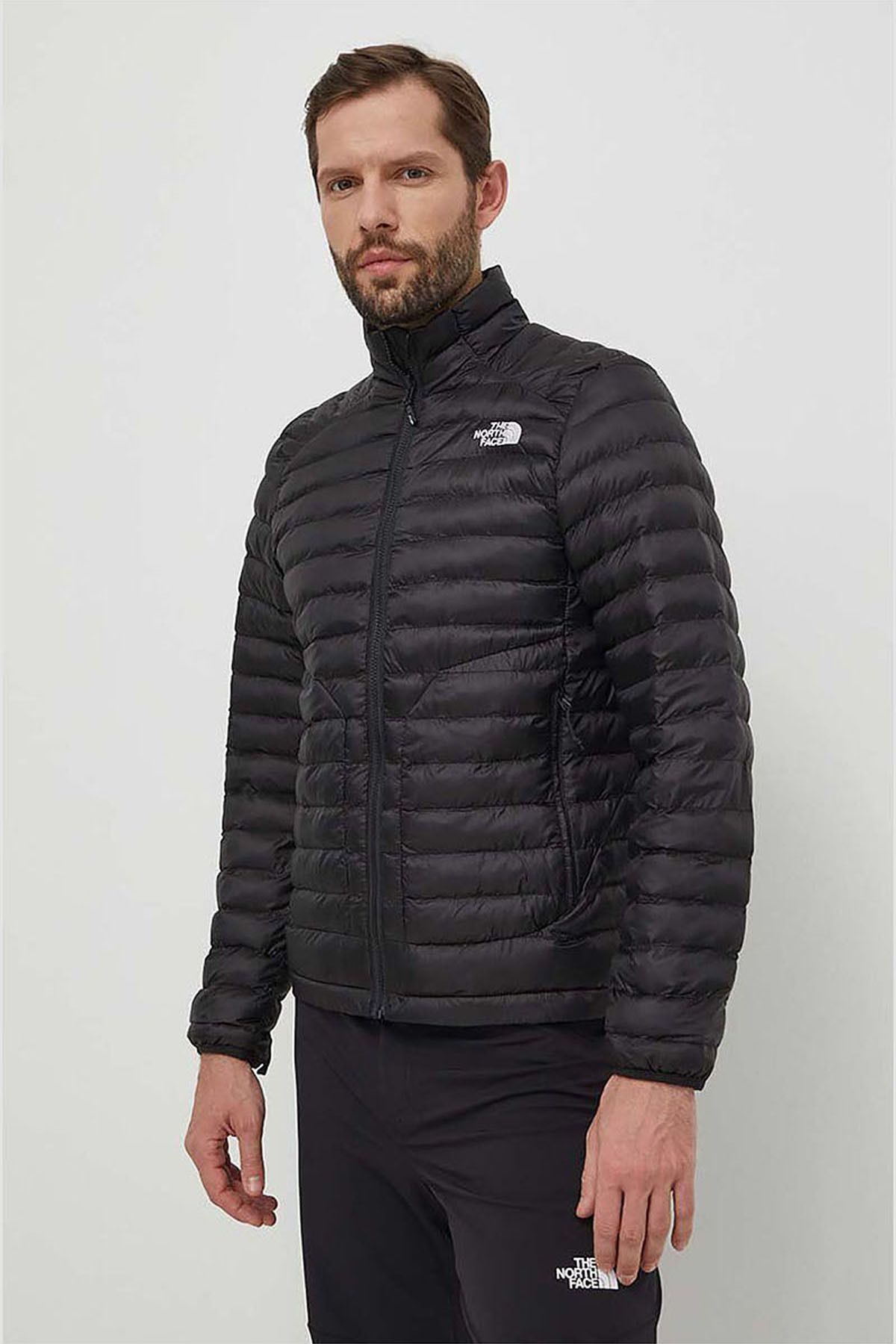کاپشن ورزشی مشکی مردانه کت تورم آقایان ژاکت مصنوعی Huila NF0A85AEJK31 The North Face