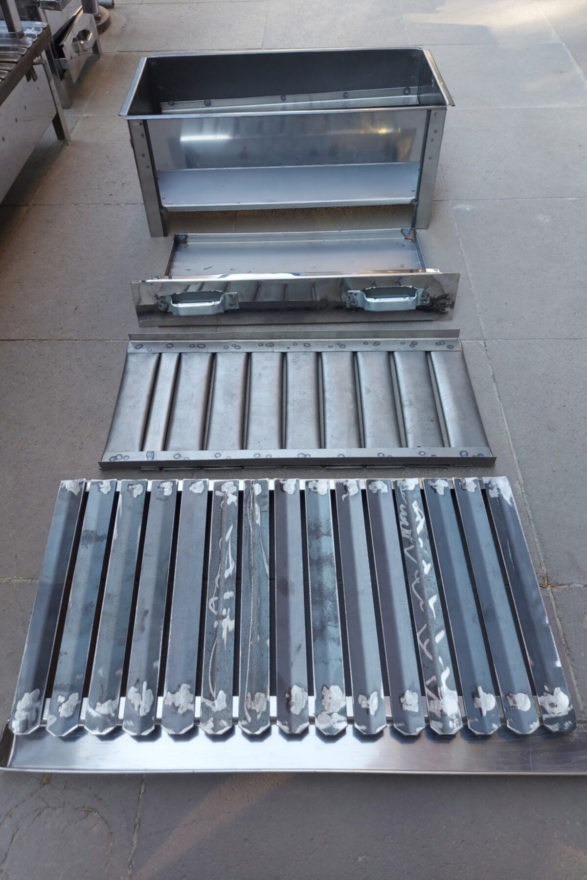 (5-7 KİŞİLİK) 50 X 28 Cm Özel Üretim El Yapımı Paslanmaz Gövdeli Lama Izgaralı Mangal 5