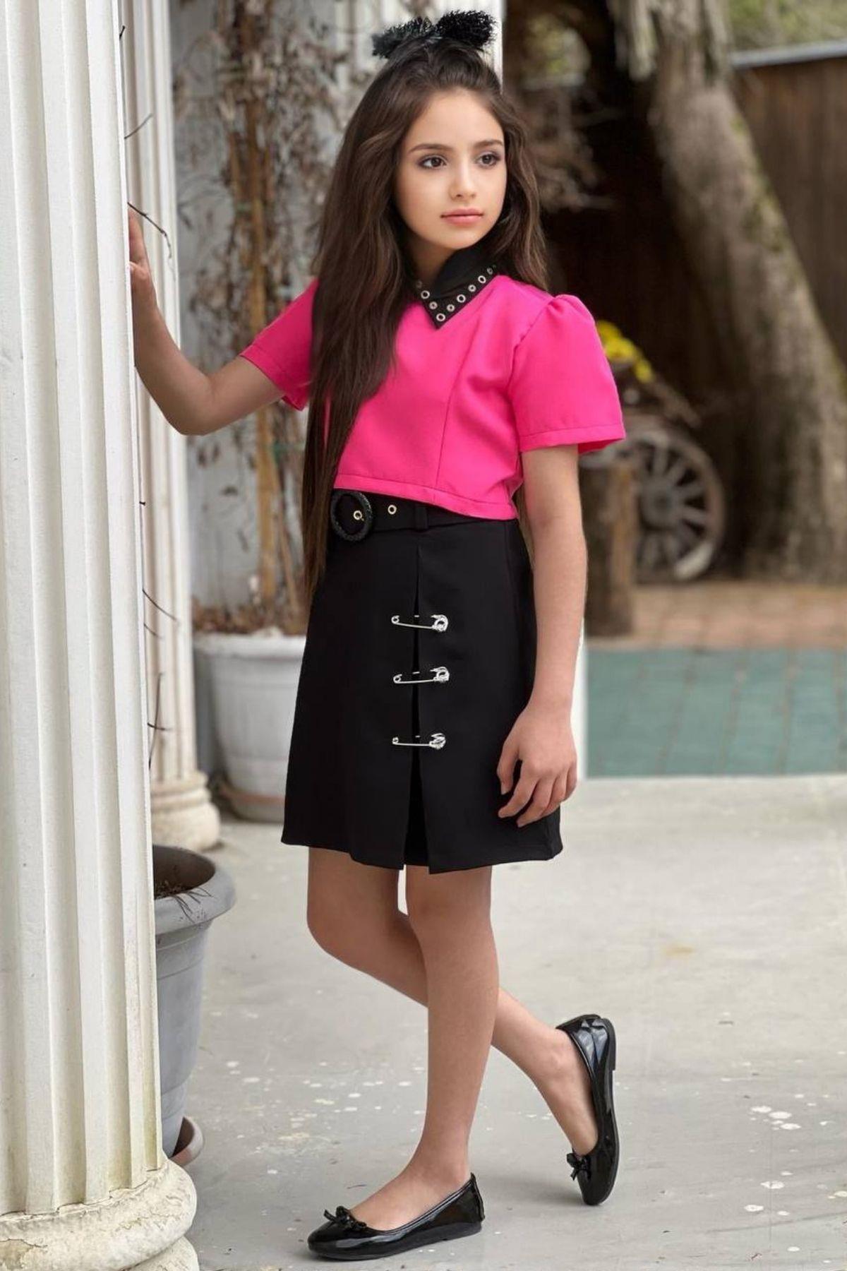 Kız Çocuk Yırtmaç ve Önü Çengel Detaylı Etek Gömlek Yaka Kısa Kollu Fuşya Tişört Etekli Takım