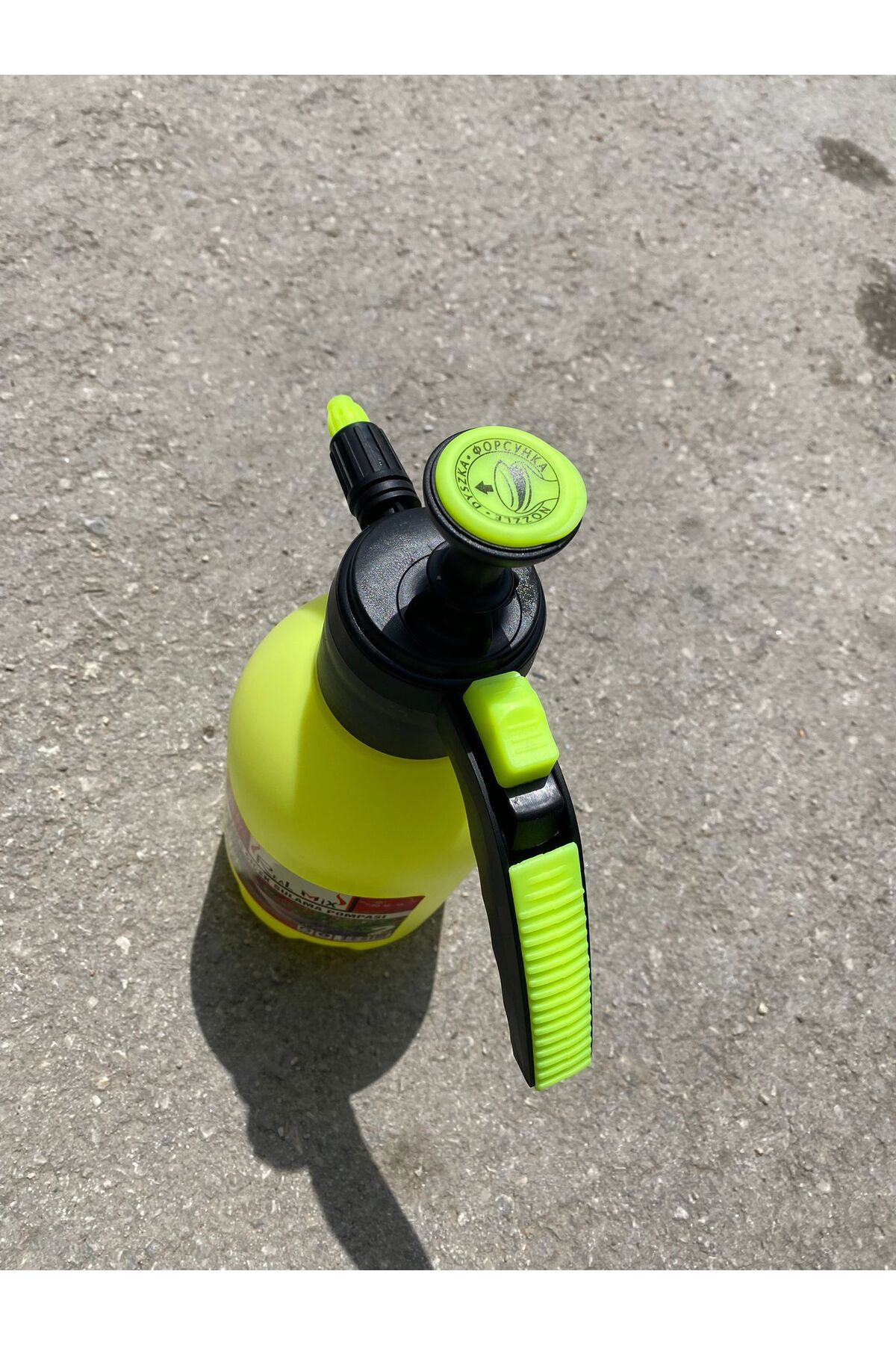 2 Litre Basınçlı Çiçek Sulama Pompası Bitki İlaçlama Pompası 3