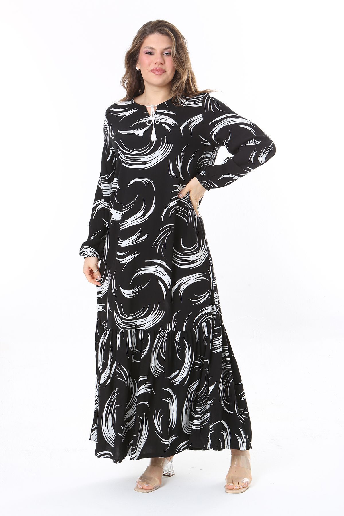 Şans-Schwarzes Viskosekleid mit Lagenrock in Übergröße – Langarm 65N37958 1