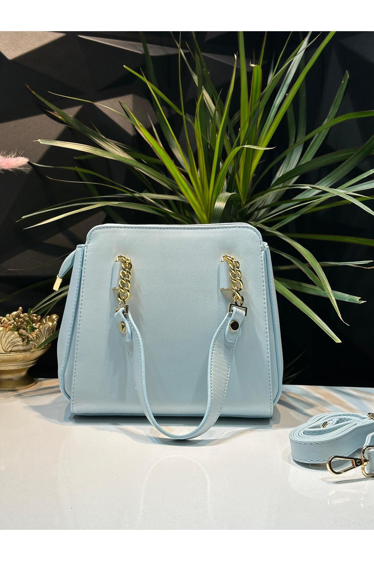 کیف شانه ای آبی زنانه levdr.930133.mav دستی خاص و بازو که به عنوان چرمی مصنوعی طراحی شده است Levidor