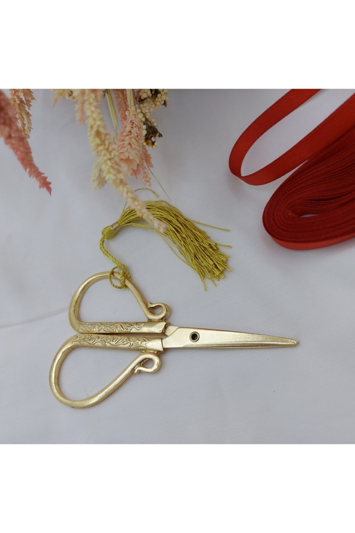 Aker Hediyelik-Yellow Scissors with Heart Motif and Stylish Design Metal Embroidered Style Scissors Model 7