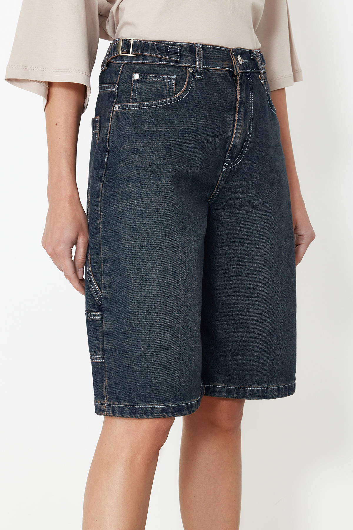 Trendyolmilla  Koyu Mavi Bel Detaylı Yüksek Bel Denim Bermuda TWOSS24SR00173 - Görsel 5