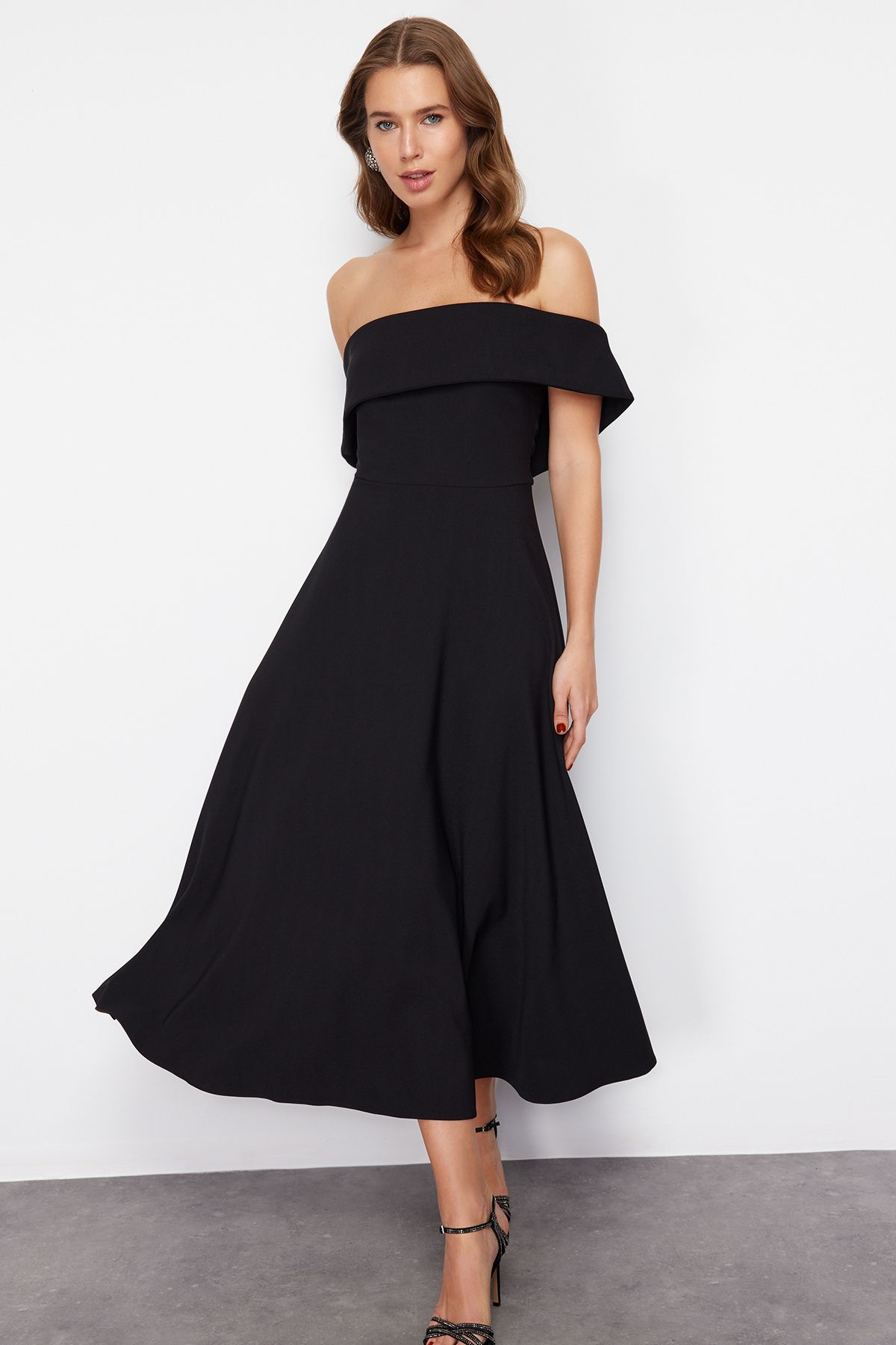 Trendyol Collection A-szabású szőtt elegáns fekete estélyi ruha - gallérral részletes TPRSS24EL00210
