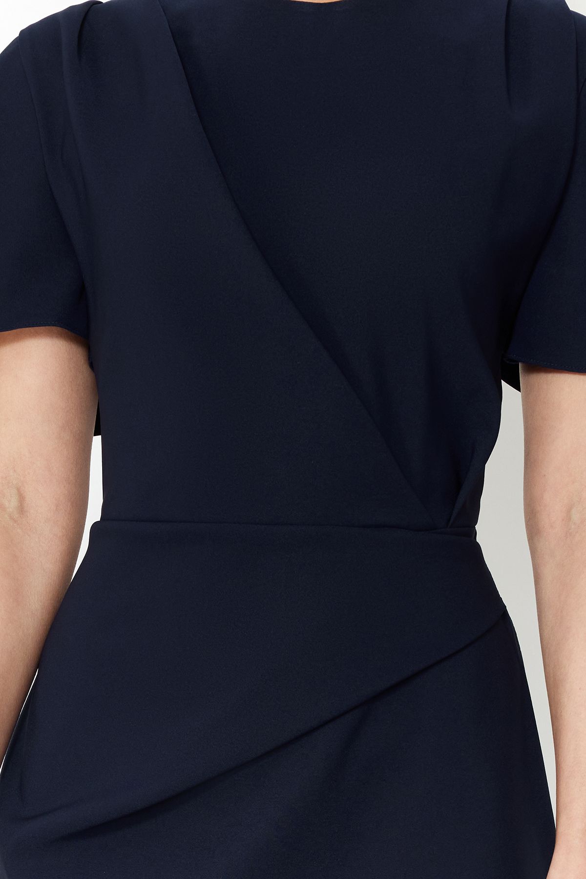 Trendyol Collection-Marineblaues, gerade geschnittenes, gerafftes Midikleid aus Webstoff TWOSS24EL00713 5