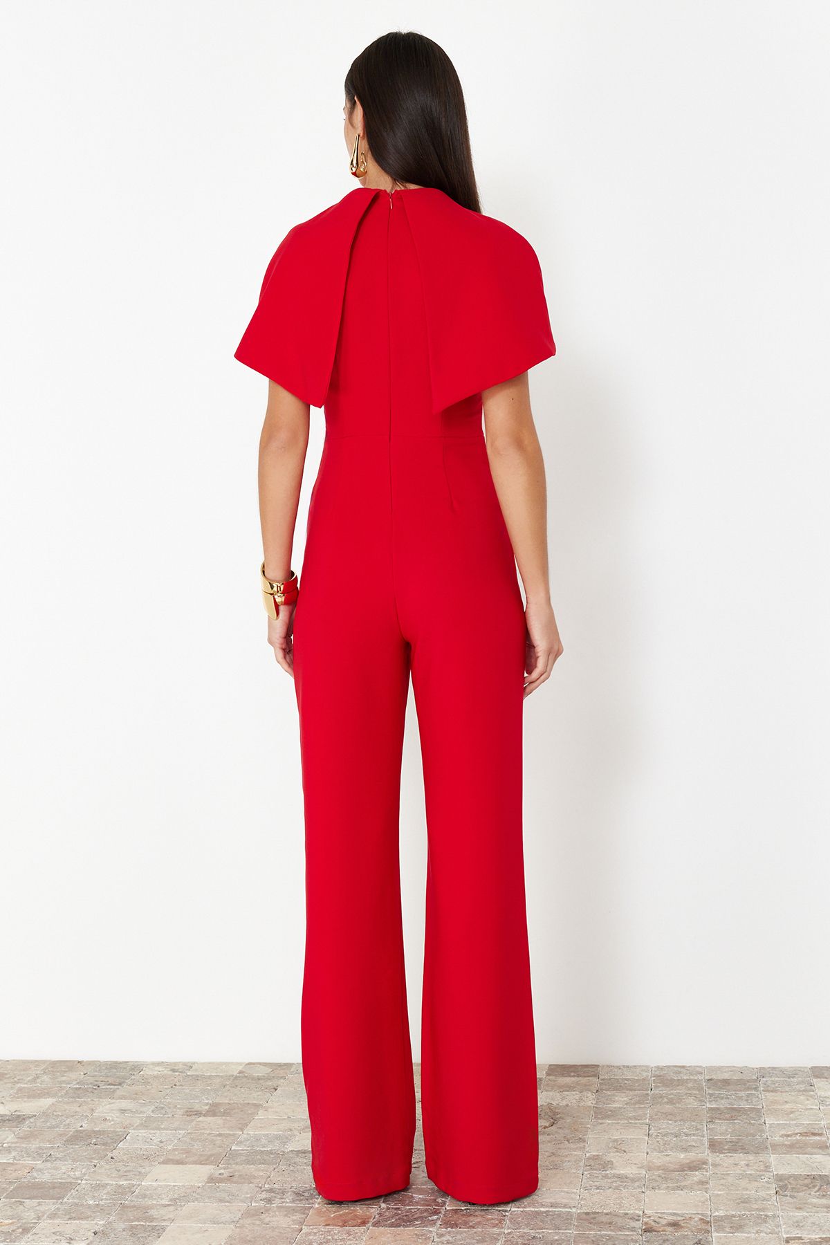 Trendyol Collection-Gewebter, roter, stylischer Jumpsuit mit Cape-Detail, TPRSS24TU00015 6