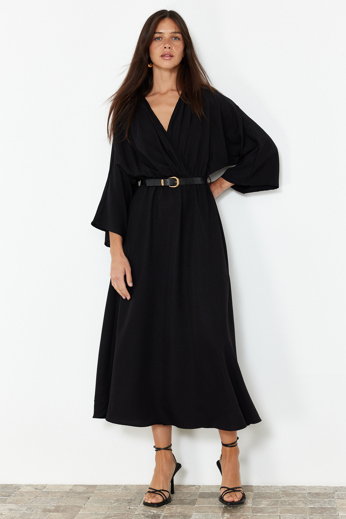 Trendyolmilla  Siyah Kemerli A-line Kruvaze Yakalı Aerobin Midi Dokuma Elbise TWOSS24EL00992 - Görsel 2