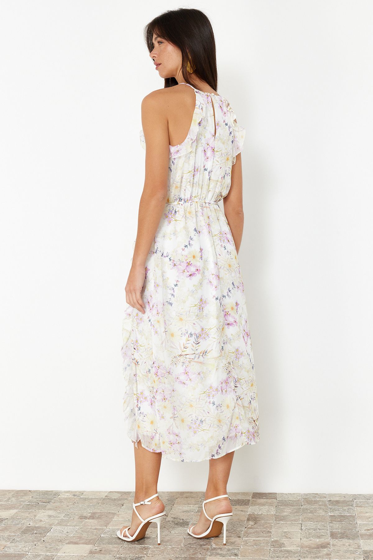 Trendyol Collection-Ecrufarbenes A-Linien-Maxikleid aus Webstoff mit Blumenmuster und Rüschendetail, Chiffonfutter TWOSS24EL00805 6