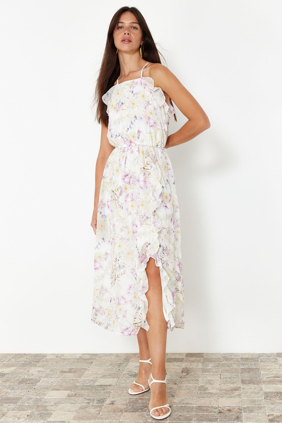 Trendyol Collection-Ecrufarbenes A-Linien-Maxikleid aus Webstoff mit Blumenmuster und Rüschendetail, Chiffonfutter TWOSS24EL00805 3