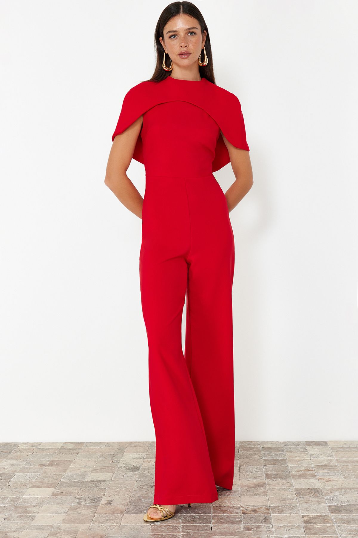 Trendyol Collection-Gewebter, roter, stylischer Jumpsuit mit Cape-Detail, TPRSS24TU00015 3