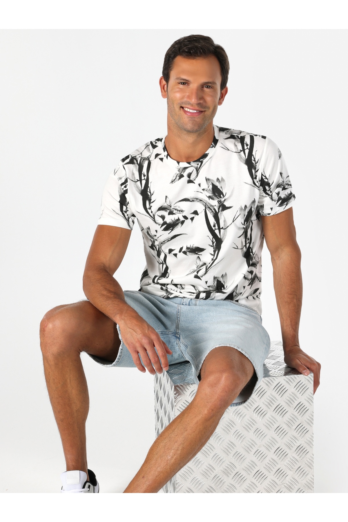 تی شرت مردانه کولینز | .CL1061538_Q1.V1_WHT Colin’s - Image 3