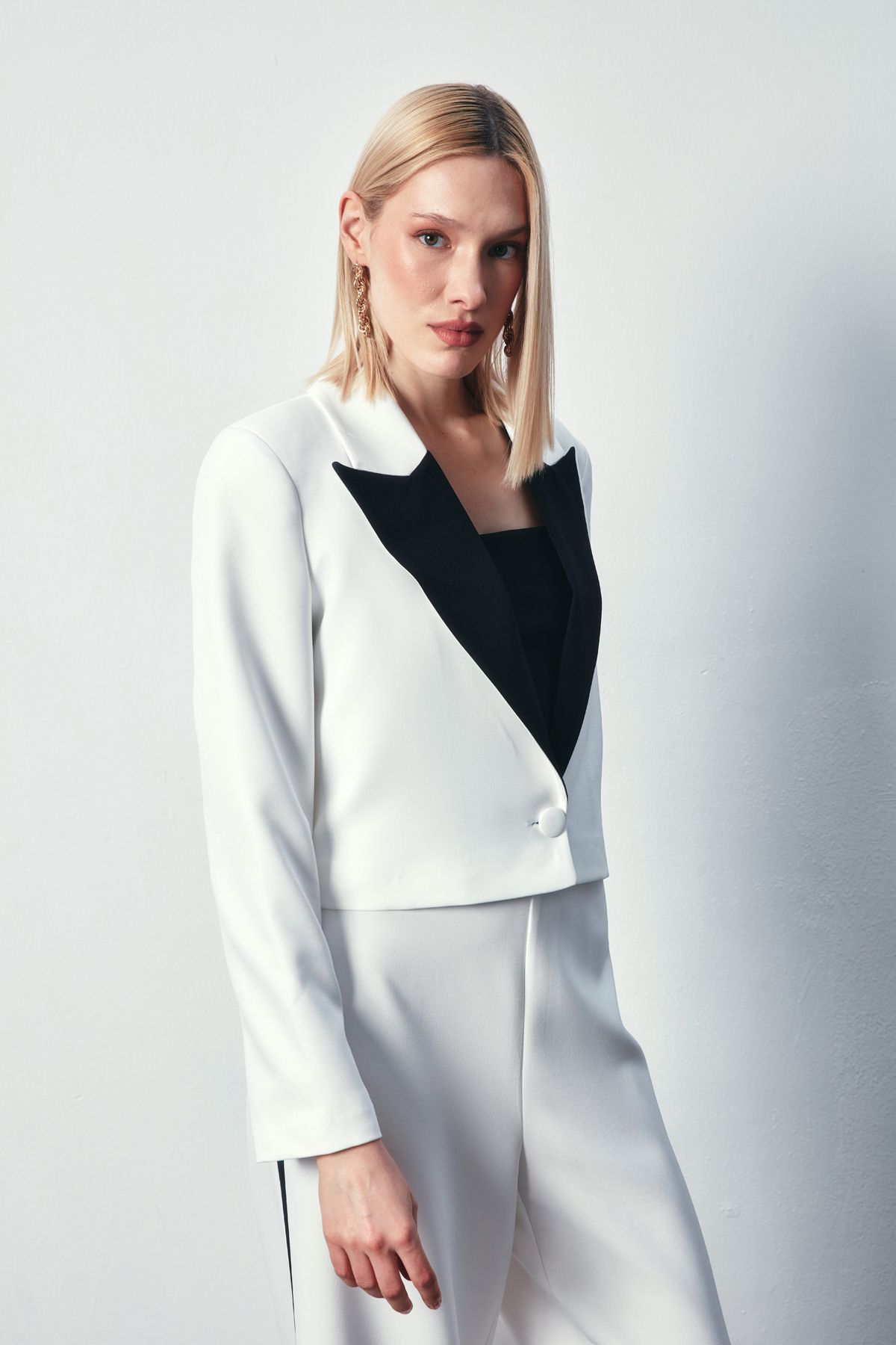 Sateen-Contrast Short Jacket - Ecru 4