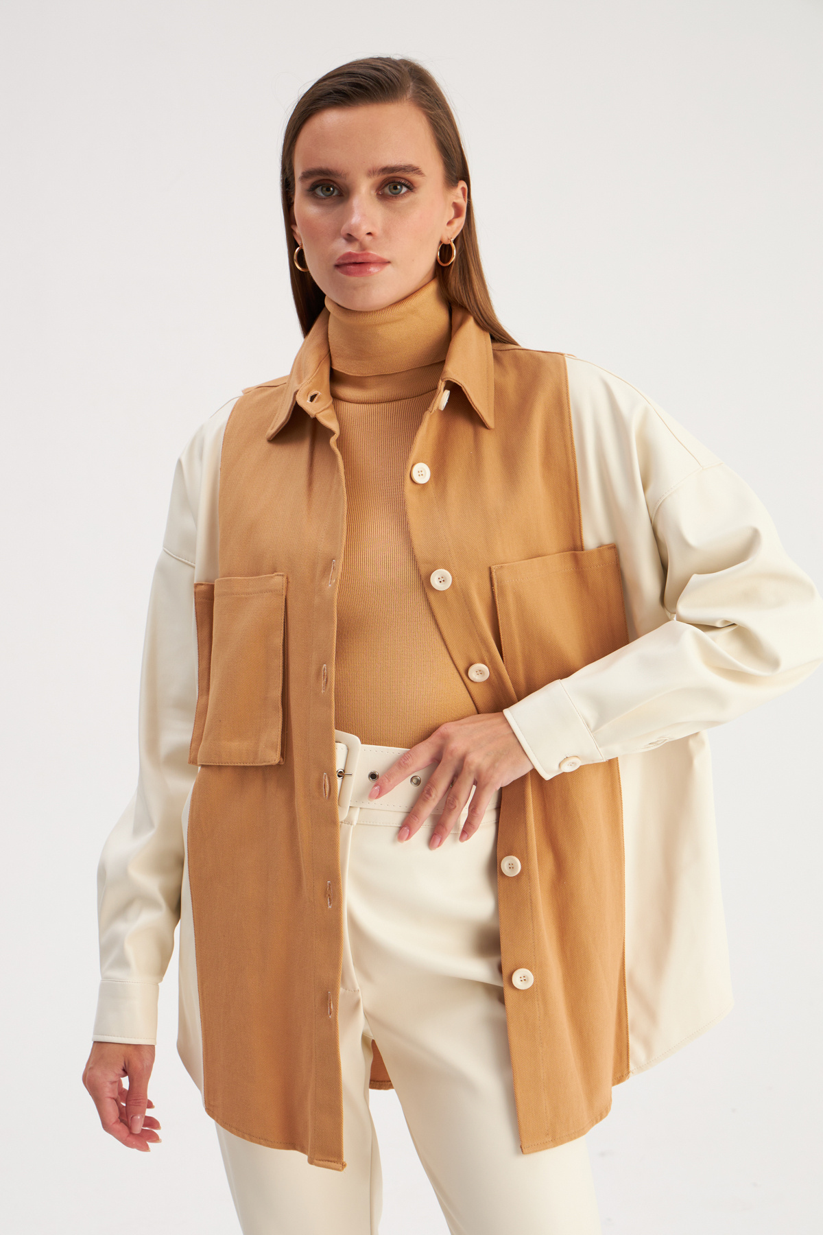 Sateen-قميص جلدي بجيوب - بيج إكرو 5