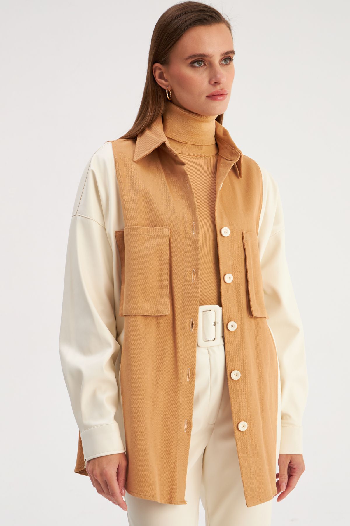 Sateen-قميص جلدي بجيوب - بيج إكرو 1
