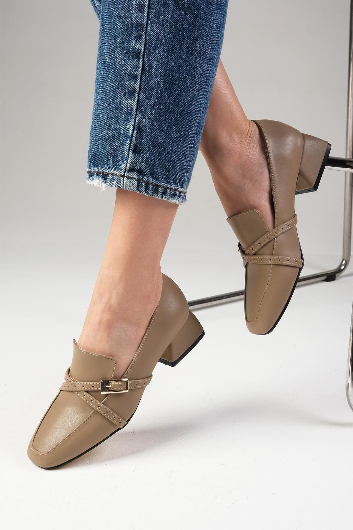Mio Gusto-Blanche Nerzfarbene, stumpfe Damenschuhe mit kurzem Absatz 4