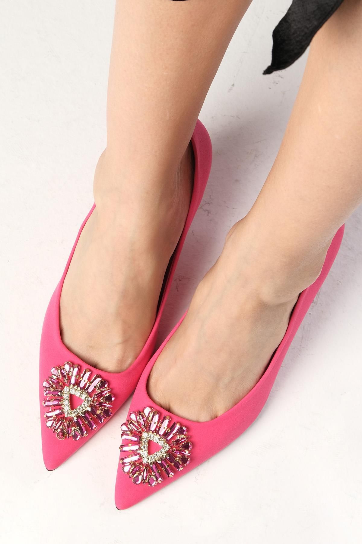 Mio Gusto-Alexandra Fuchsia Culoare Crystal Stoned Matte Satin Fabric Rochie de seară de damă Pantofi Stiletto 2
