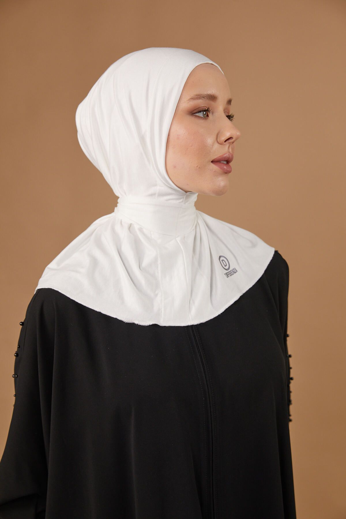 Differenza-Ecru Color Countess Design Bonnet 5