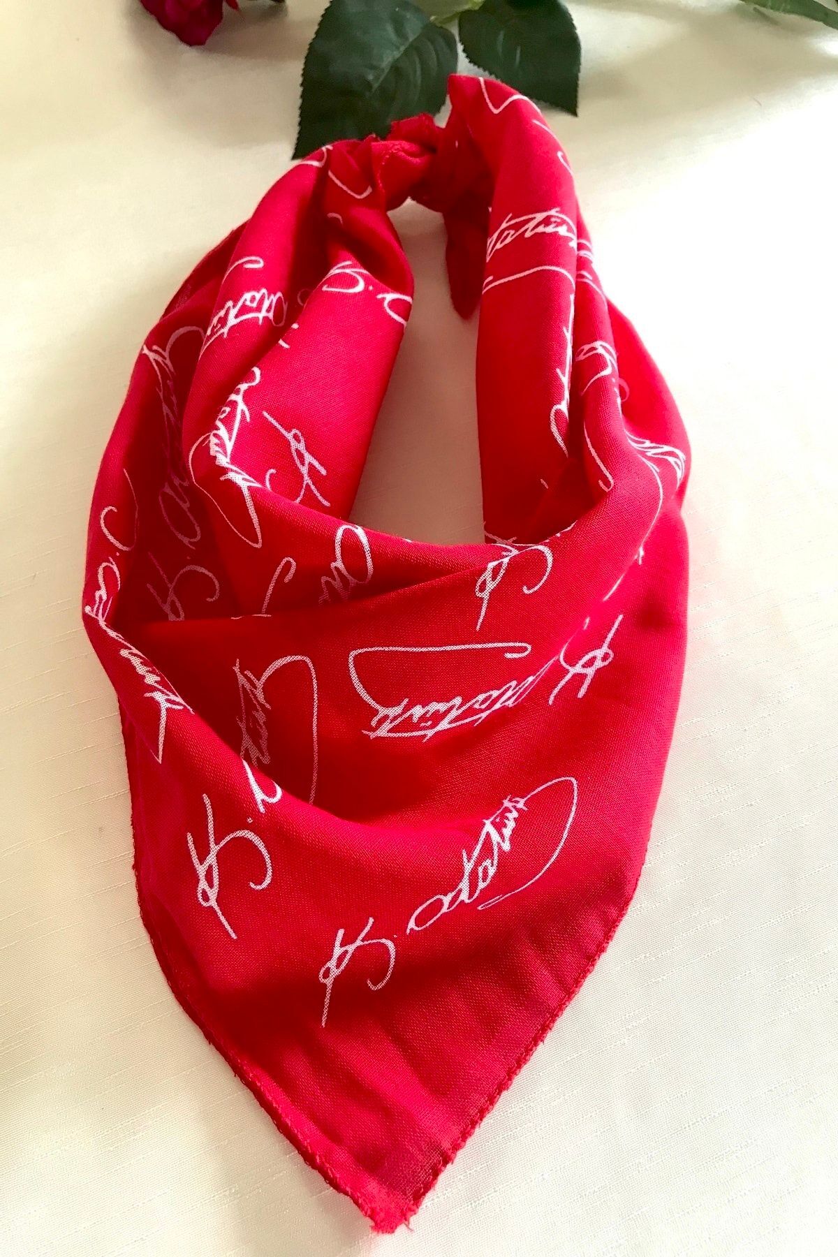 Atatürk Kırmızı Renk Imzalı %100 Cotton Bandana Fular 2