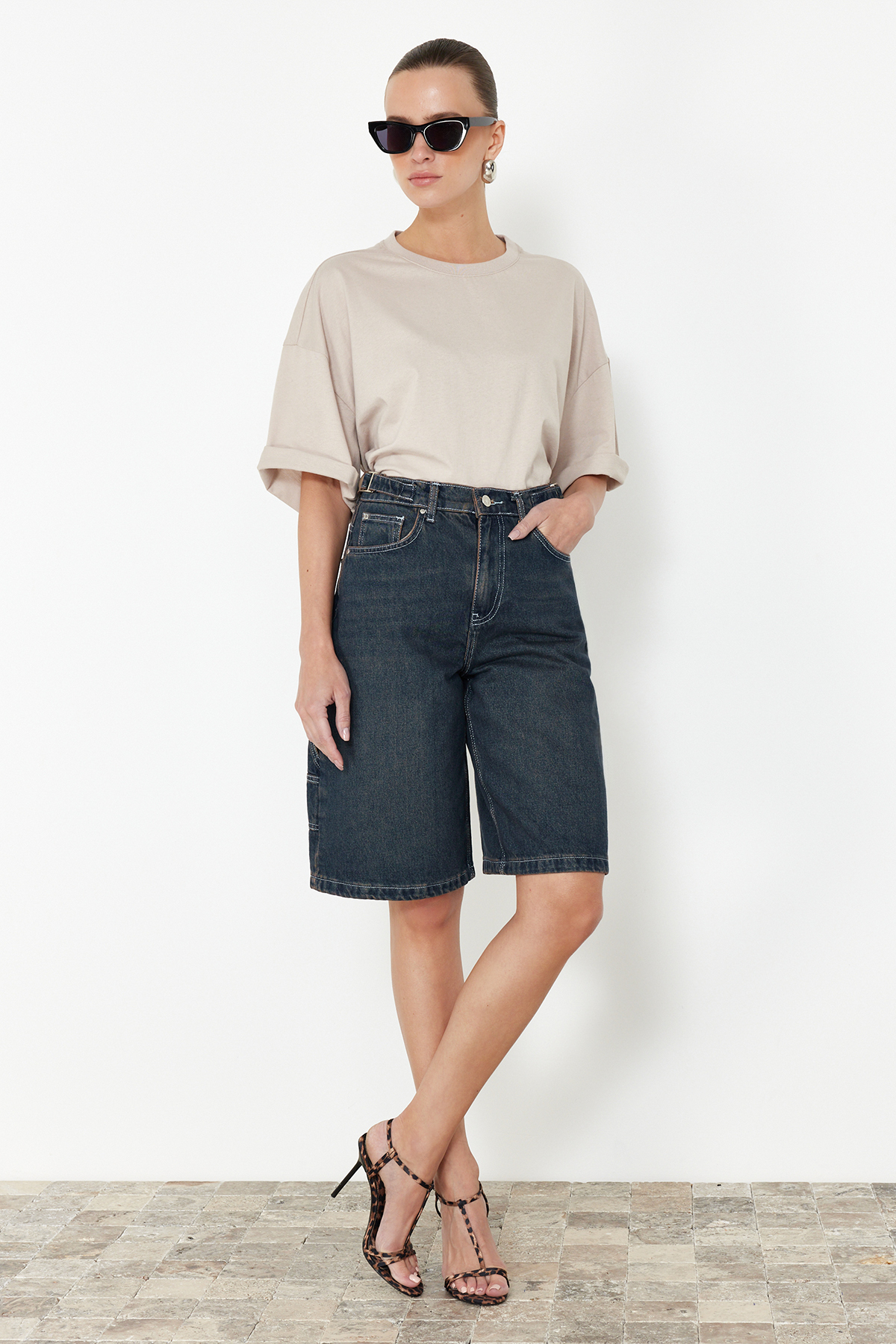 Trendyolmilla  Koyu Mavi Bel Detaylı Yüksek Bel Denim Bermuda TWOSS24SR00173 - Görsel 2