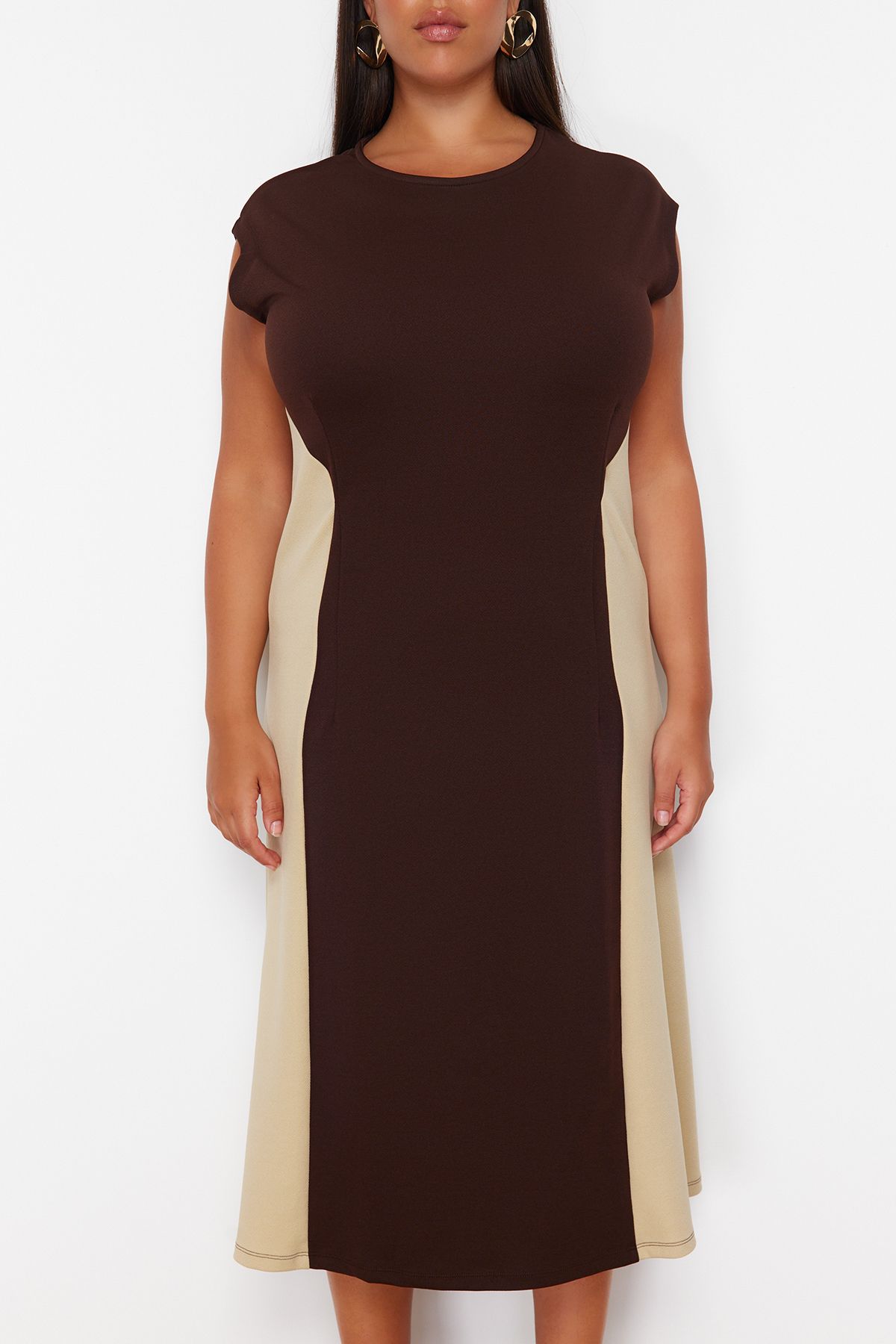 Trendyol Curve-Коричнево-бежева сукня міді в клітинку з креп-крепу Orme Plus Size TBBSS24AH00143 4