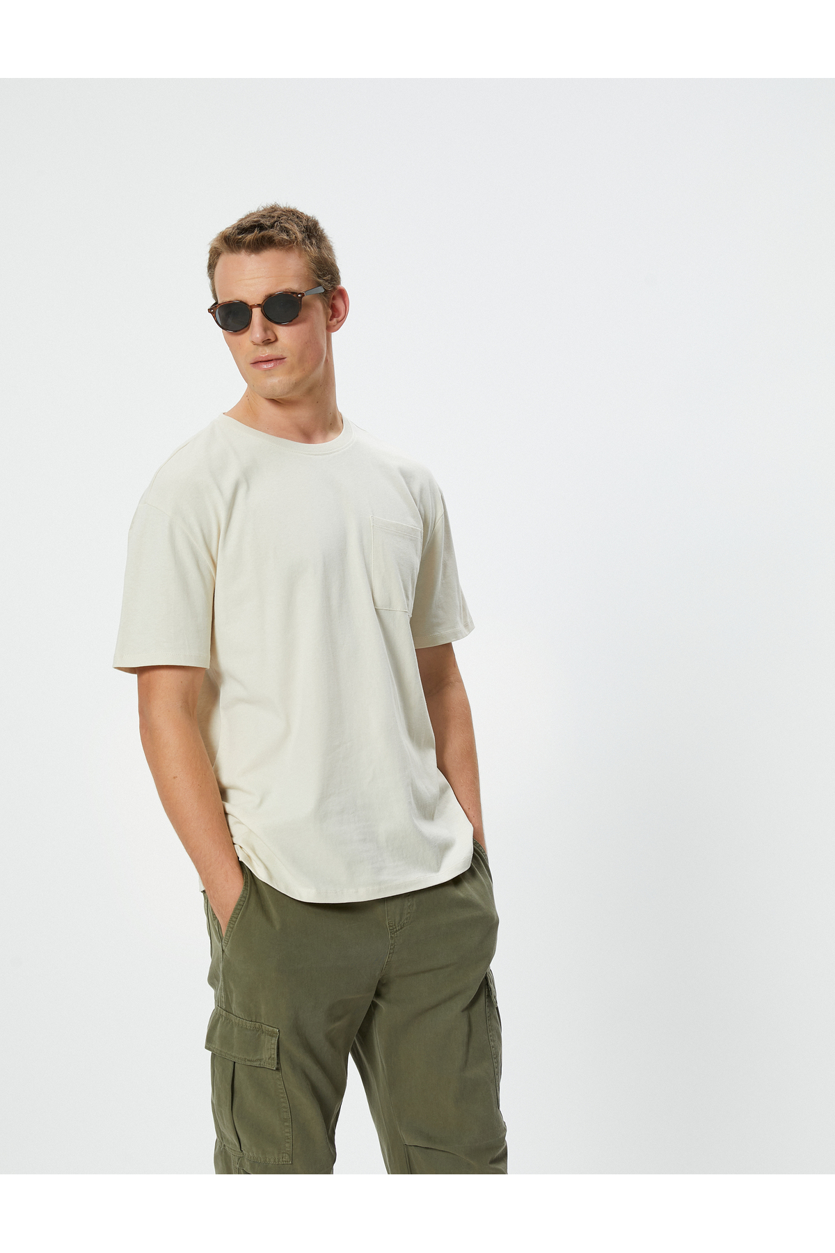 تیشرت سایز بزرگ، آستین کوتاه یقه خدمه با جیبی با جزئیات