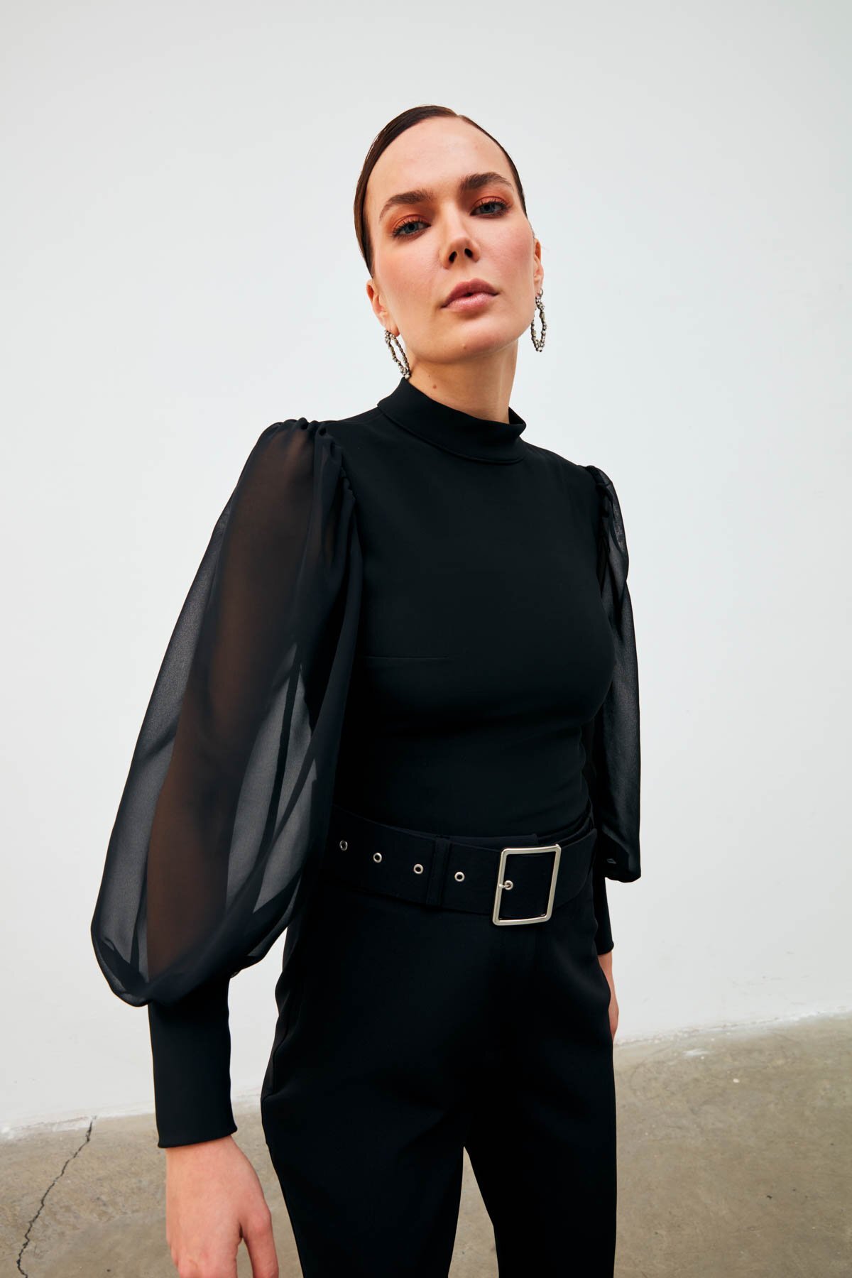 Dik Yaka Şifon Panel Bluz