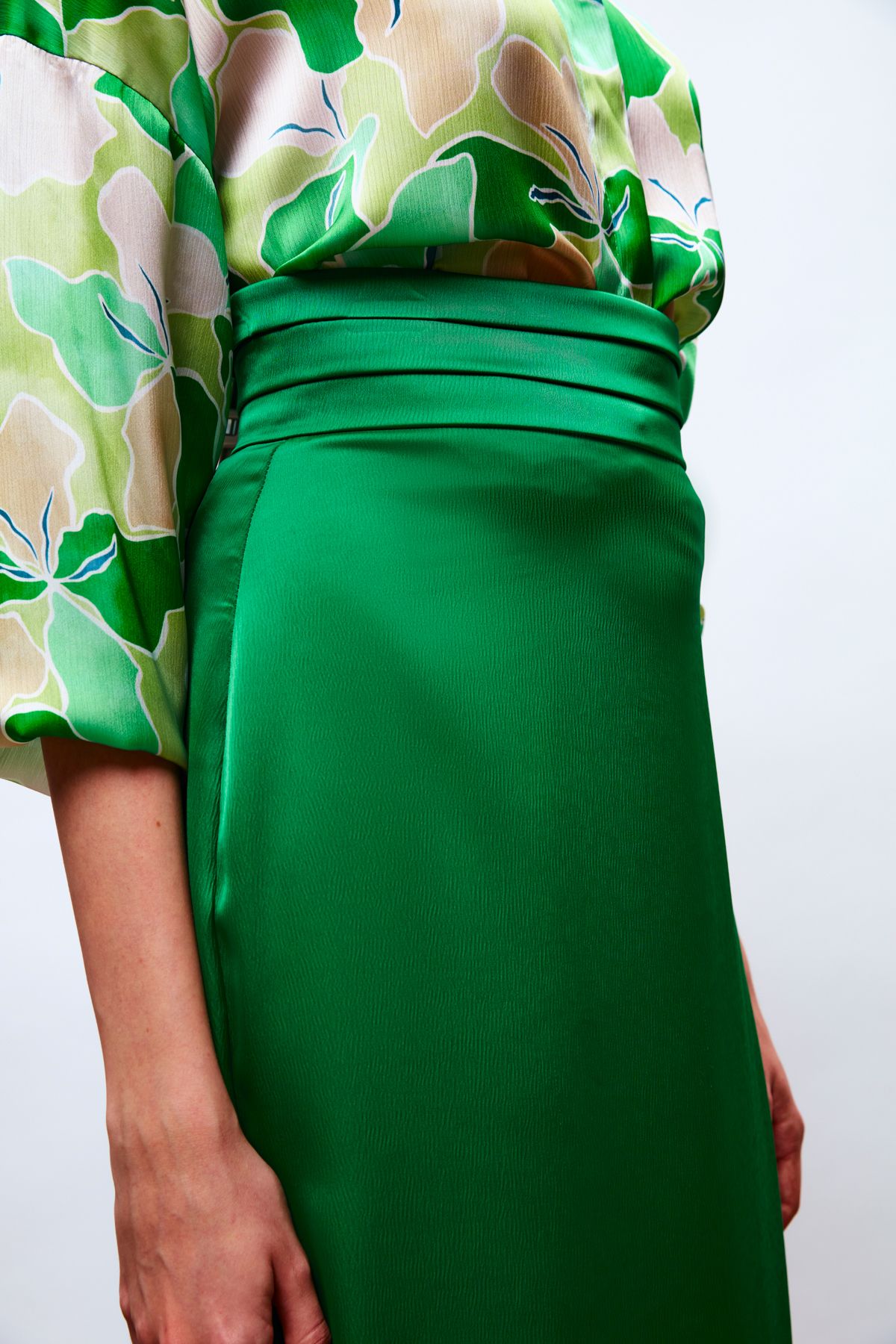 Sateen-Satin Skirt with Belt and Pleat Detail - ZEMRUT 3