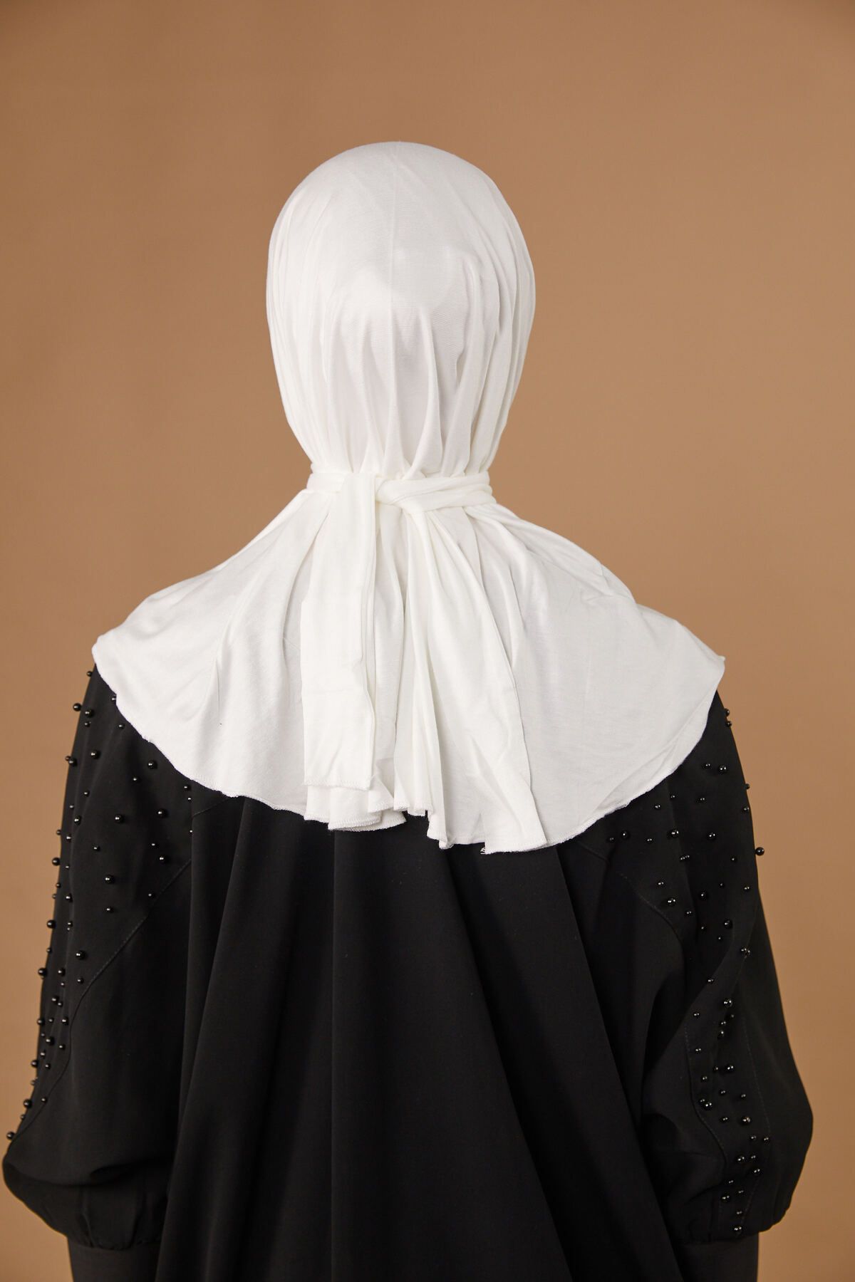 Differenza-Ecru Color Countess Design Bonnet 6