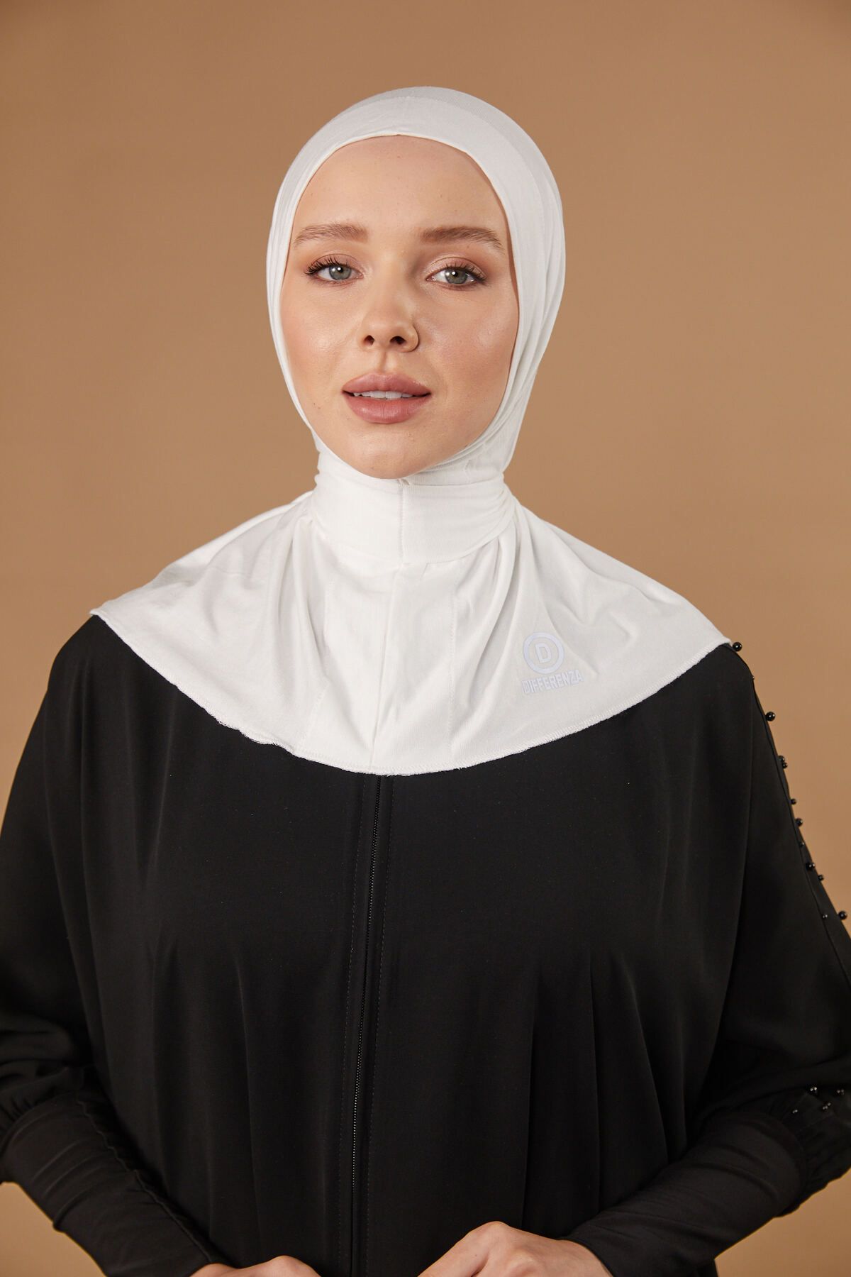 Differenza-Ecru Color Countess Design Bonnet 2
