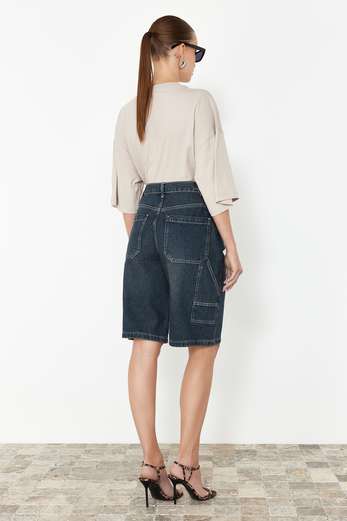 Trendyolmilla  Koyu Mavi Bel Detaylı Yüksek Bel Denim Bermuda TWOSS24SR00173 - Görsel 6