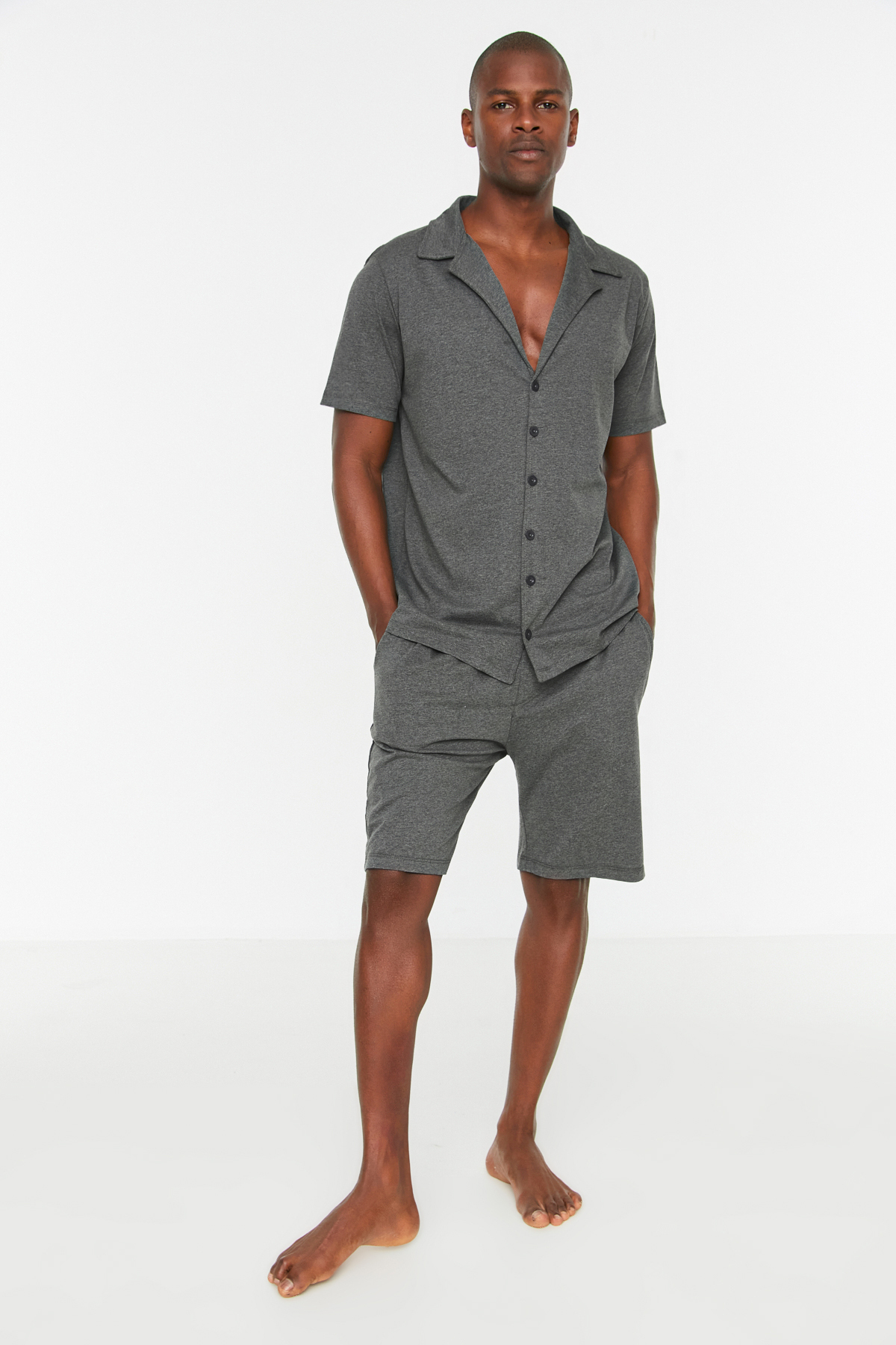 Trendyolmilla Man Antrasit Relaxed Fit Gömlek Yaka Örme Yazlık Şortlu Pijama Takımı THMSS21PT0446