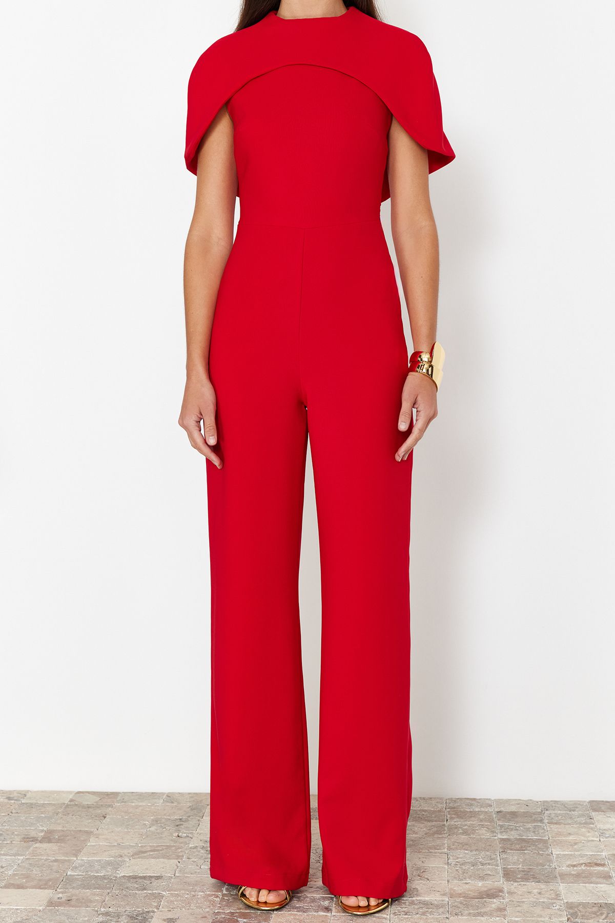 Trendyol Collection-Gewebter, roter, stylischer Jumpsuit mit Cape-Detail, TPRSS24TU00015 4