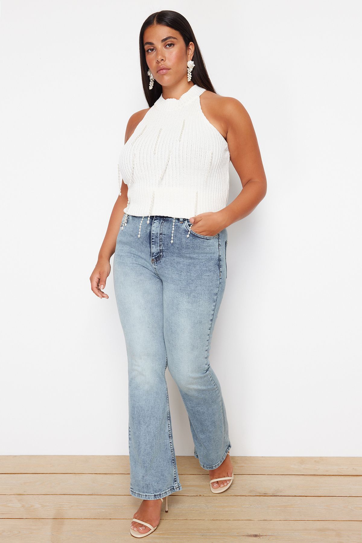 Trendyol Curve Niebieskie Jeansy Z Wysokim Stanem I Rozkloszowanym Krojem Oversize Tbbss24cj00049 Kobieta - 46
