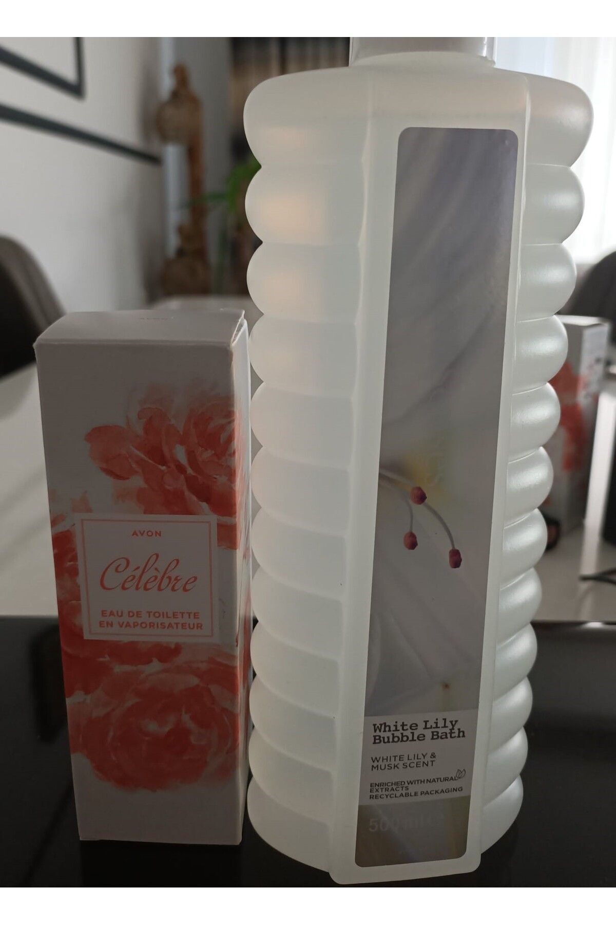 AVON Celebre Kadın Parfüm Edt 50 Ml. ve Senses White Lily Kremsi Duş Jeli 500 ml