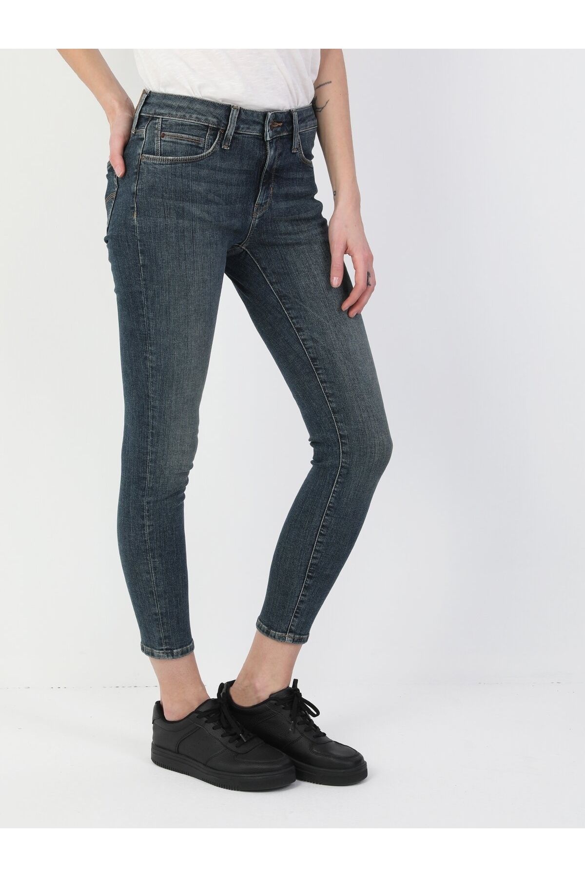 complete the look image