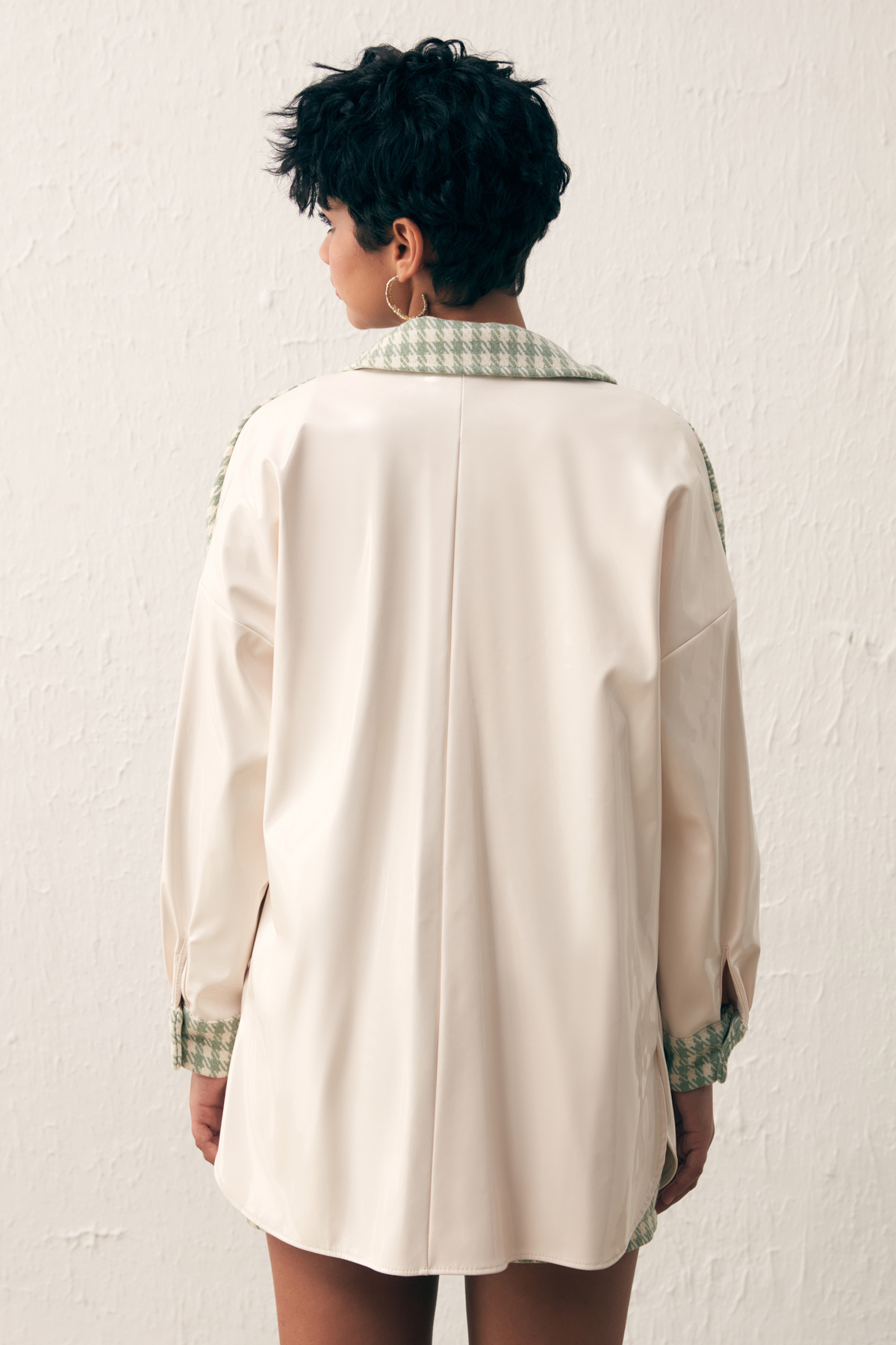 Sateen-قميص بنقش مربعات من الجلد اللامع - أخضر فاتح 8