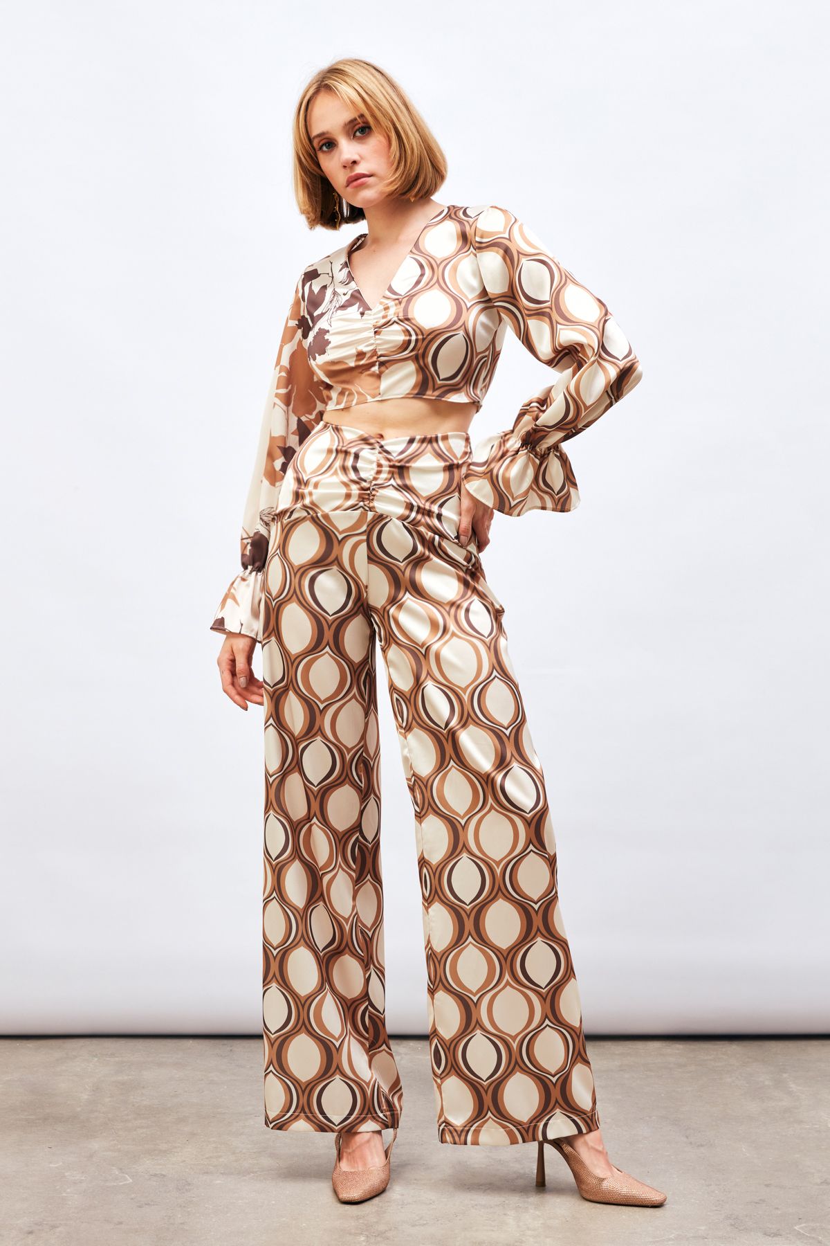 Sateen-Camel Patterned Loose Trousers - Front Drawstring 4