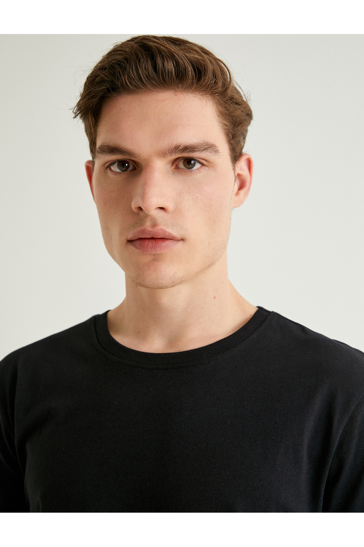 تیشرت پایه آستین کوتاه یقه اسلیم فیت