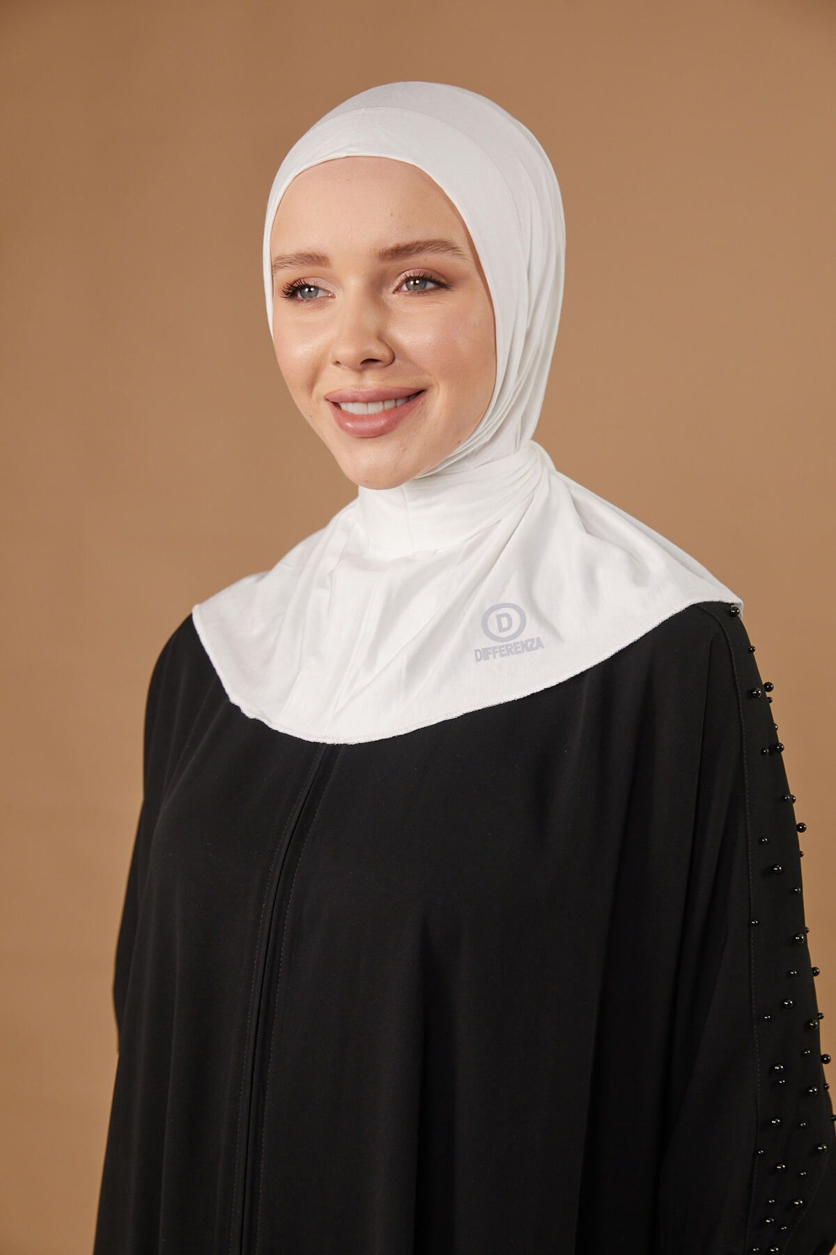 Differenza-Ecru Color Countess Design Bonnet 3