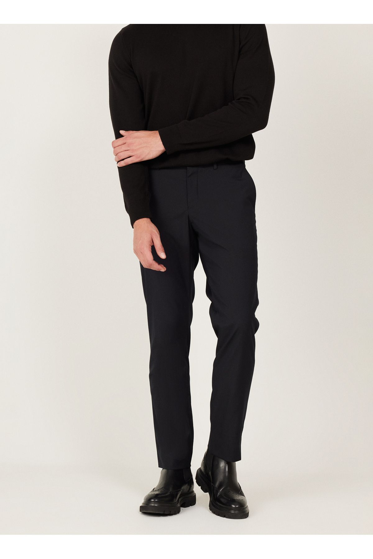 ALTINYILDIZ CLASSICS Altınyıldız Classics Normal Bel Dar Paça Slim Fit Siyah Erkek Pantolon 4A0123200097