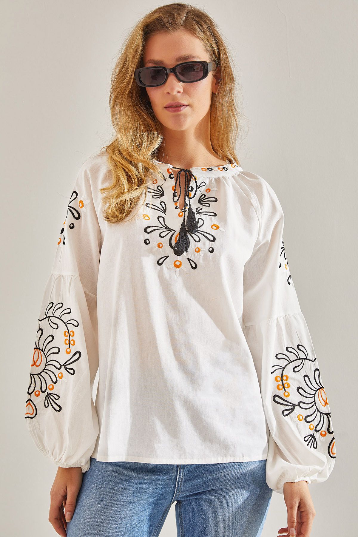 Bianco Lucci Modest Bluzka Lniana - Haftowana I Z Kołnierzykiem, Model Kobieta - S
