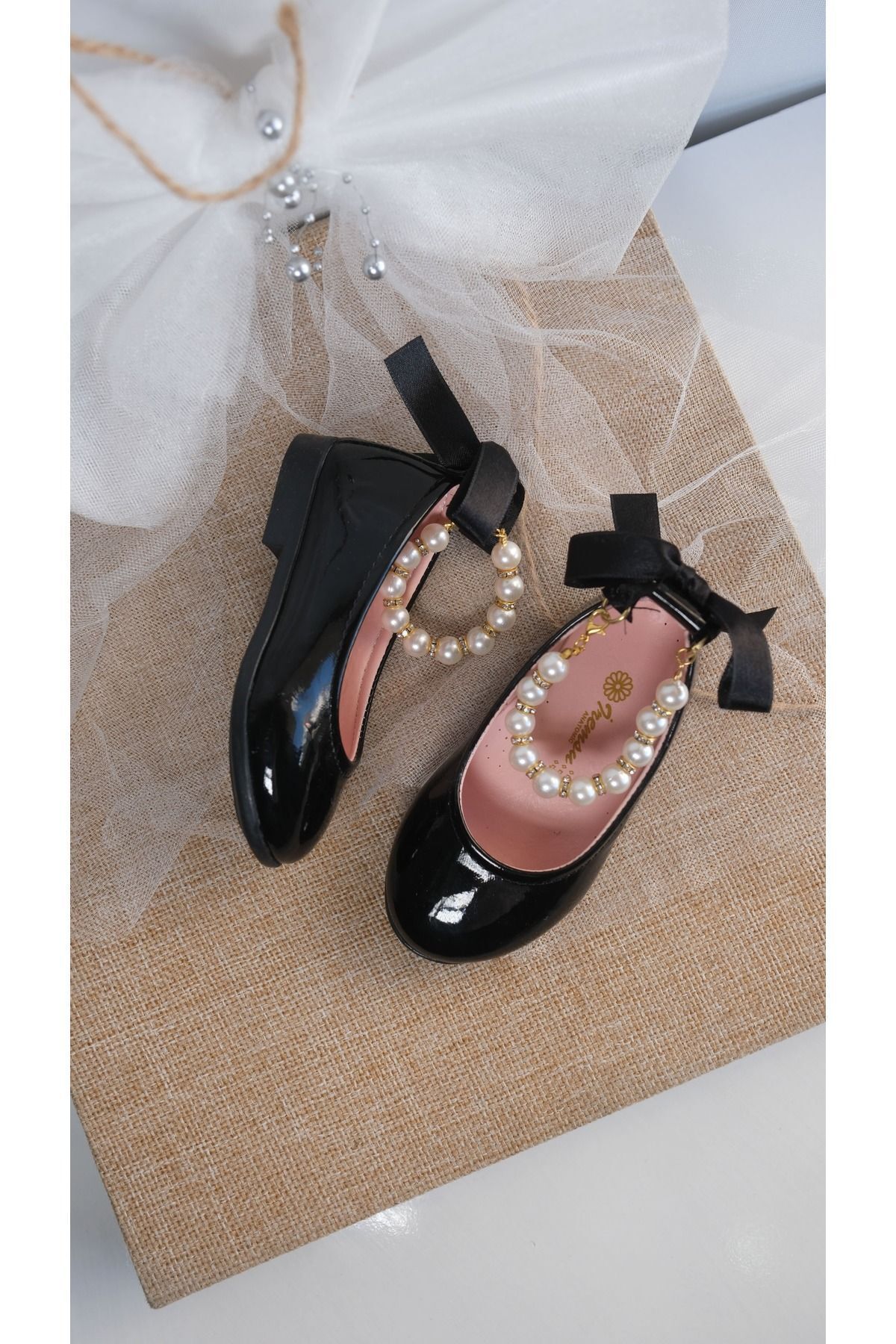 https://cdn.dsmcdn.com/ty1323/product/media/images/prod/QC/20240516/00/5228d365-b8f9-36af-8dcf-bff7134dd27c/1_org_zoom.jpg